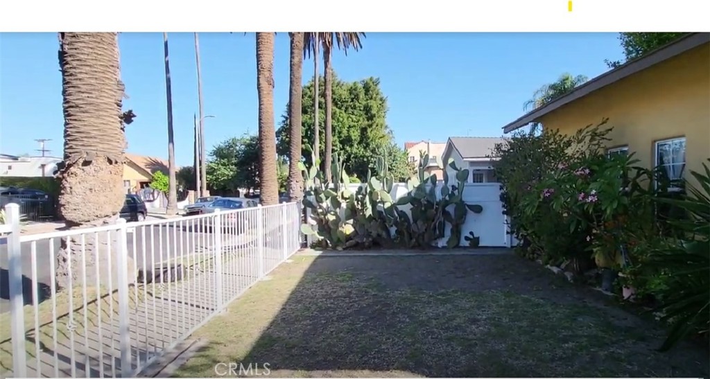 1240 S Muirfield Road Property Photo 10