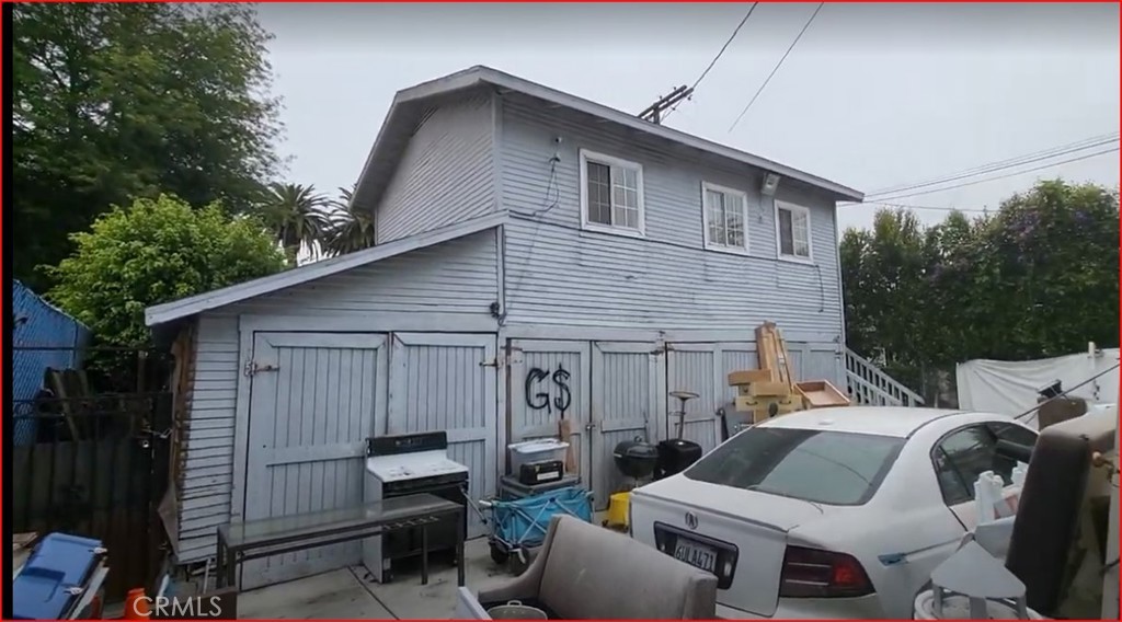 2720 S Sycamore Avenue Property Photo 4