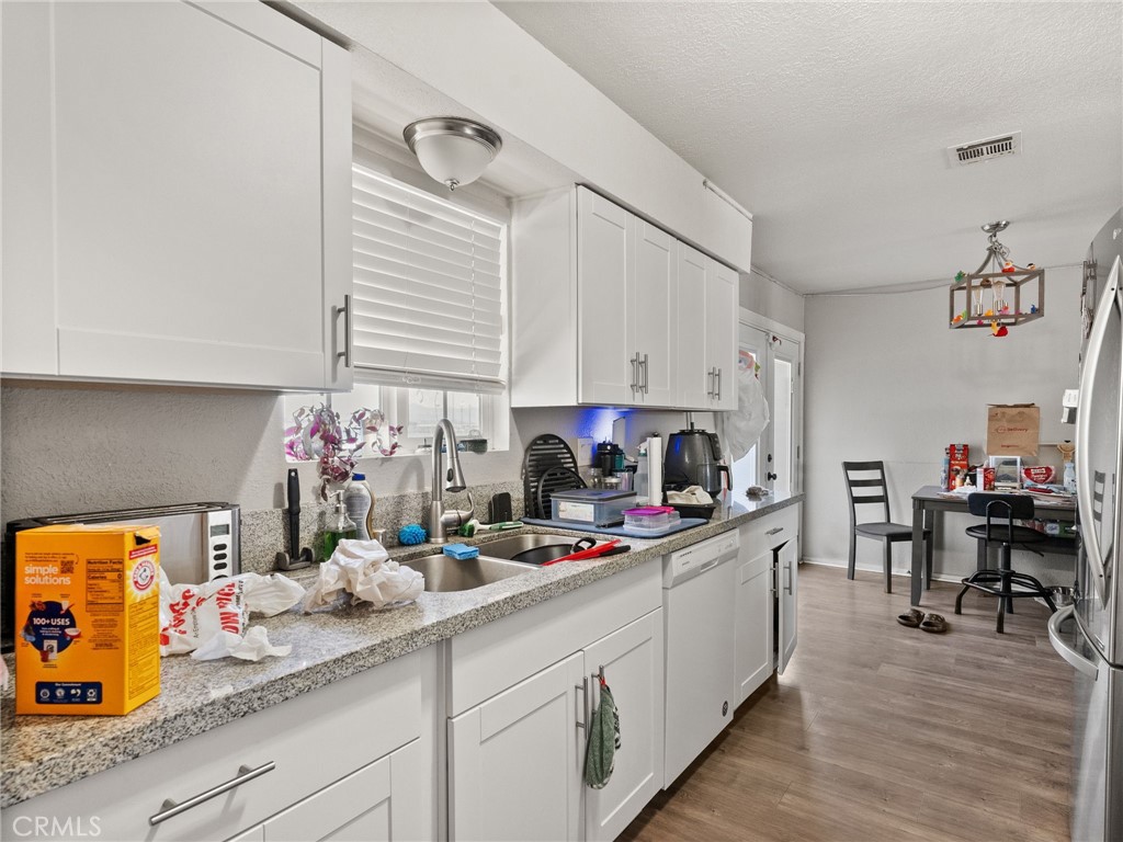 11105 A Avenue Property Photo 6