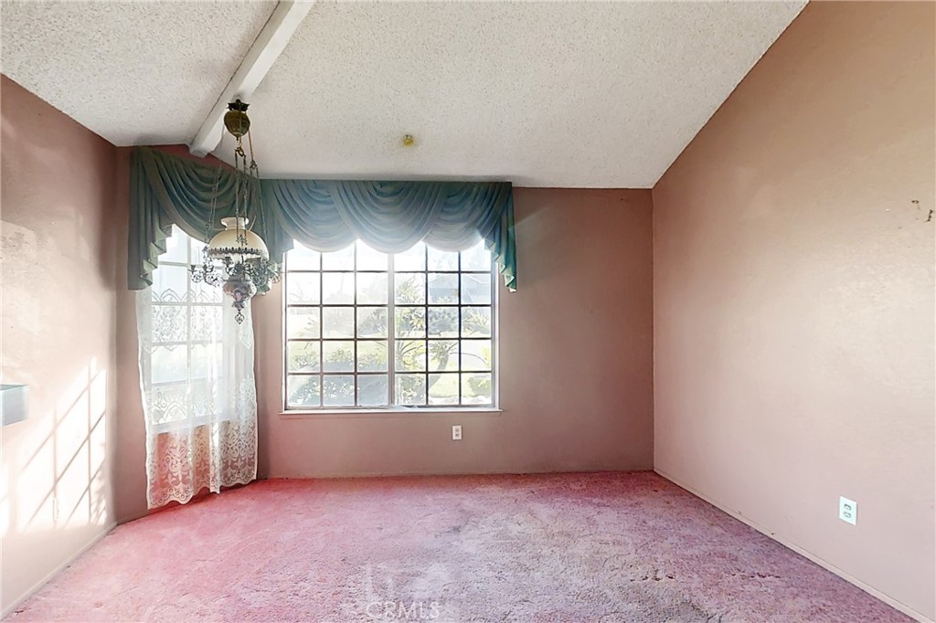 1204 W Victoria Street Property Photo 3