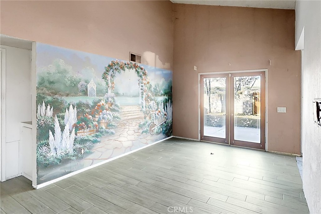 1204 W Victoria Street Property Photo 5