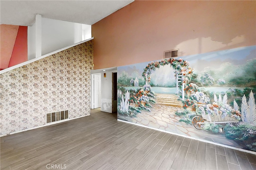 1204 W Victoria Street Property Photo 6