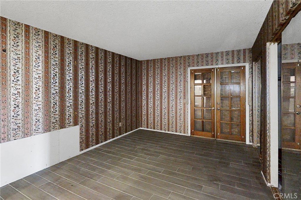 1204 W Victoria Street Property Photo 9