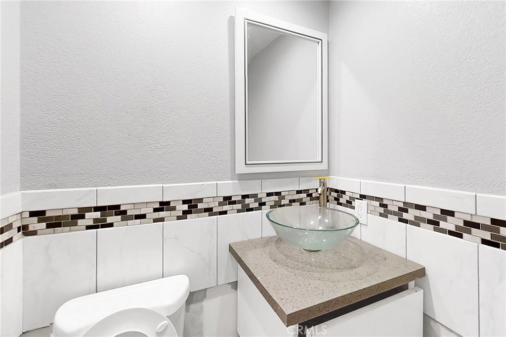 1204 W Victoria Street Property Photo 11