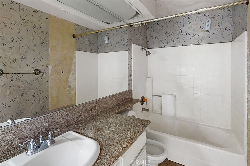 1204 W Victoria Street Property Photo 13