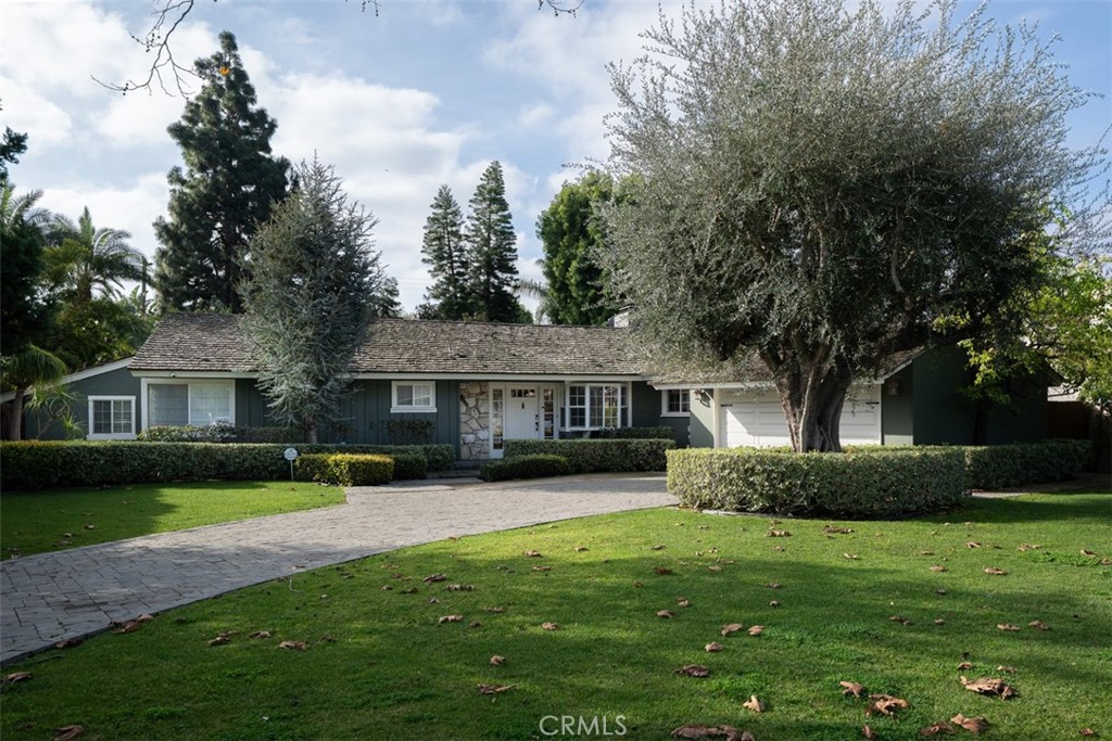1222 W Sharon Road Property Photo