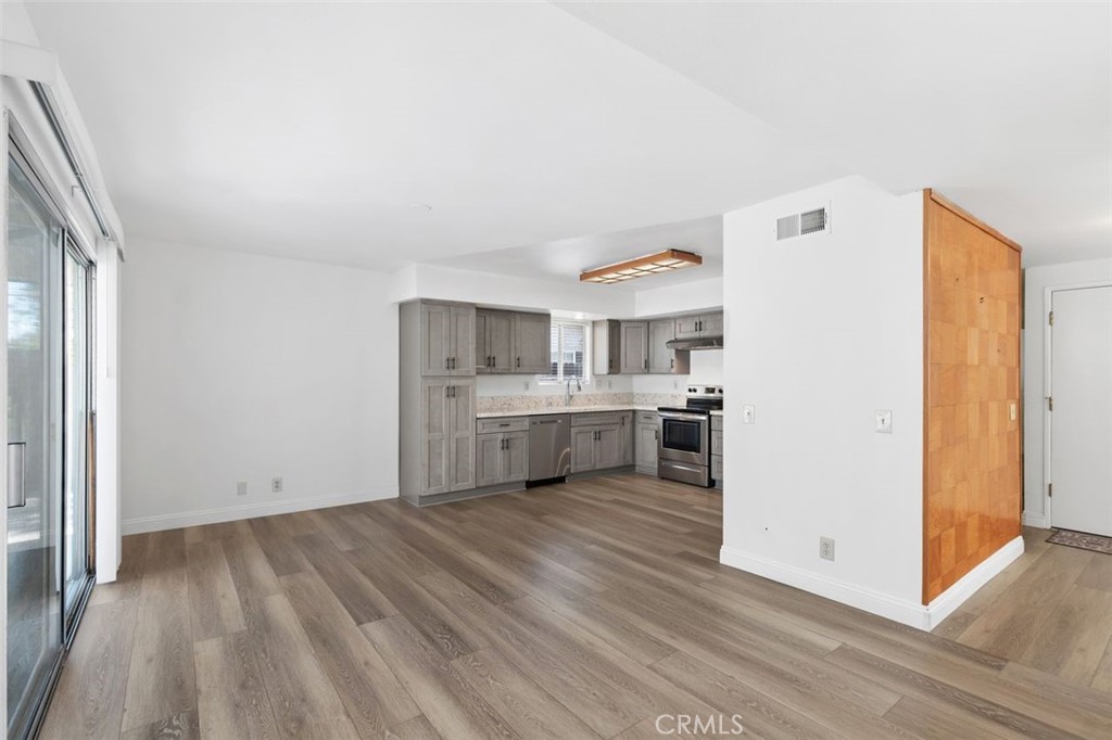 18531 Woodwind Lane Property Photo 7