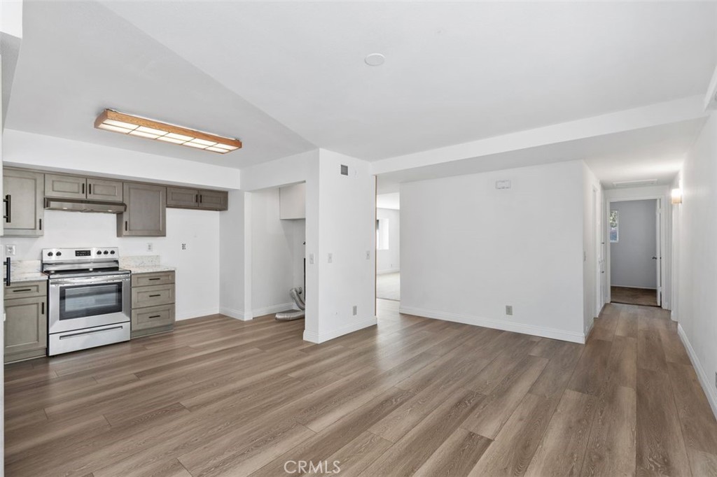 18531 Woodwind Lane Property Photo 8