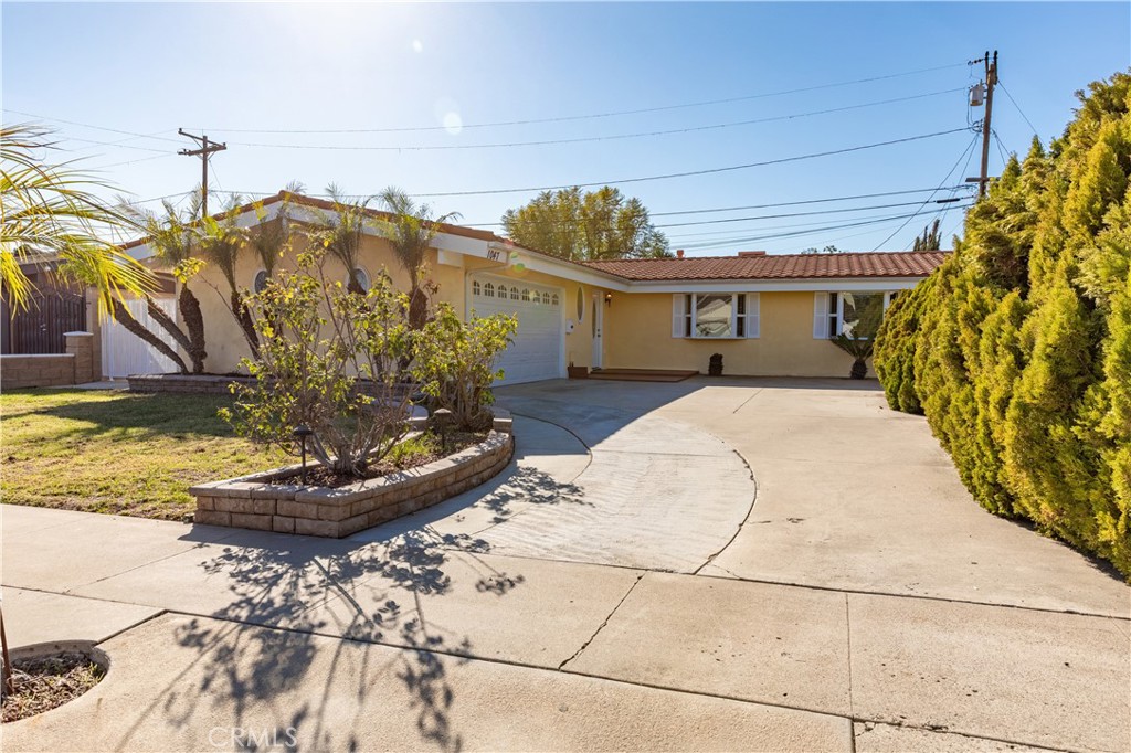 1047 N Lido St Property Photo