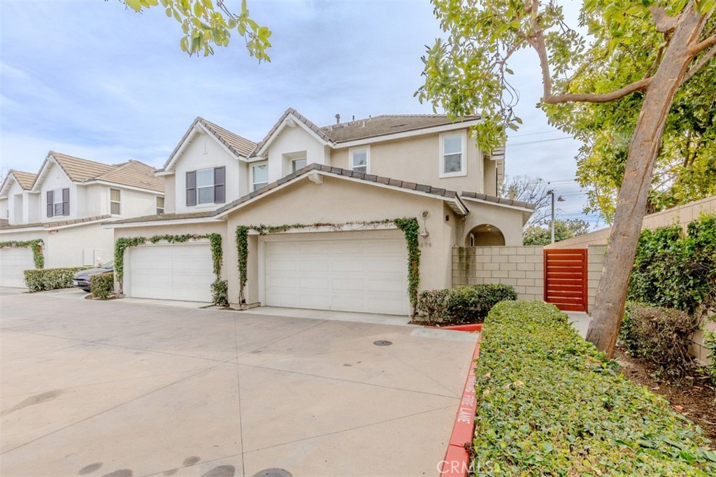 698 Americana Drive Property Photo