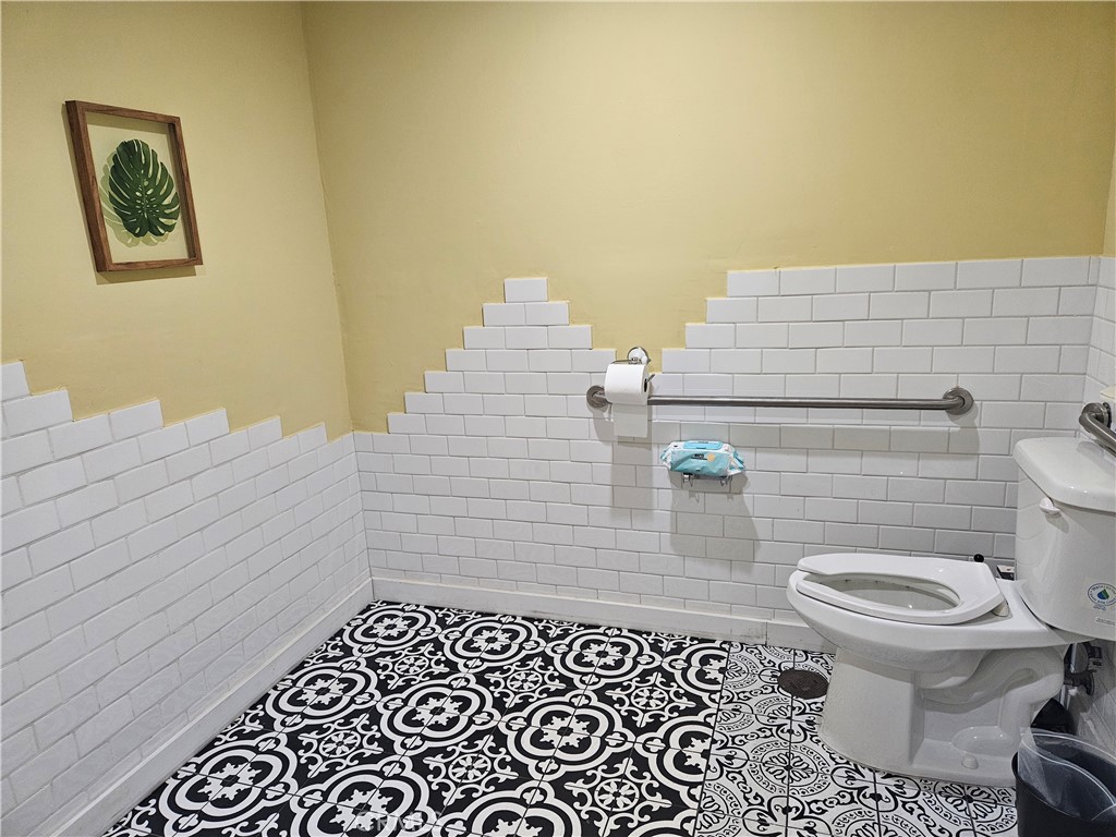 5240 Beach Blvd. A Property Photo 12