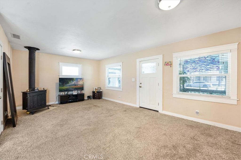 3040 N F Street Property Photo 5