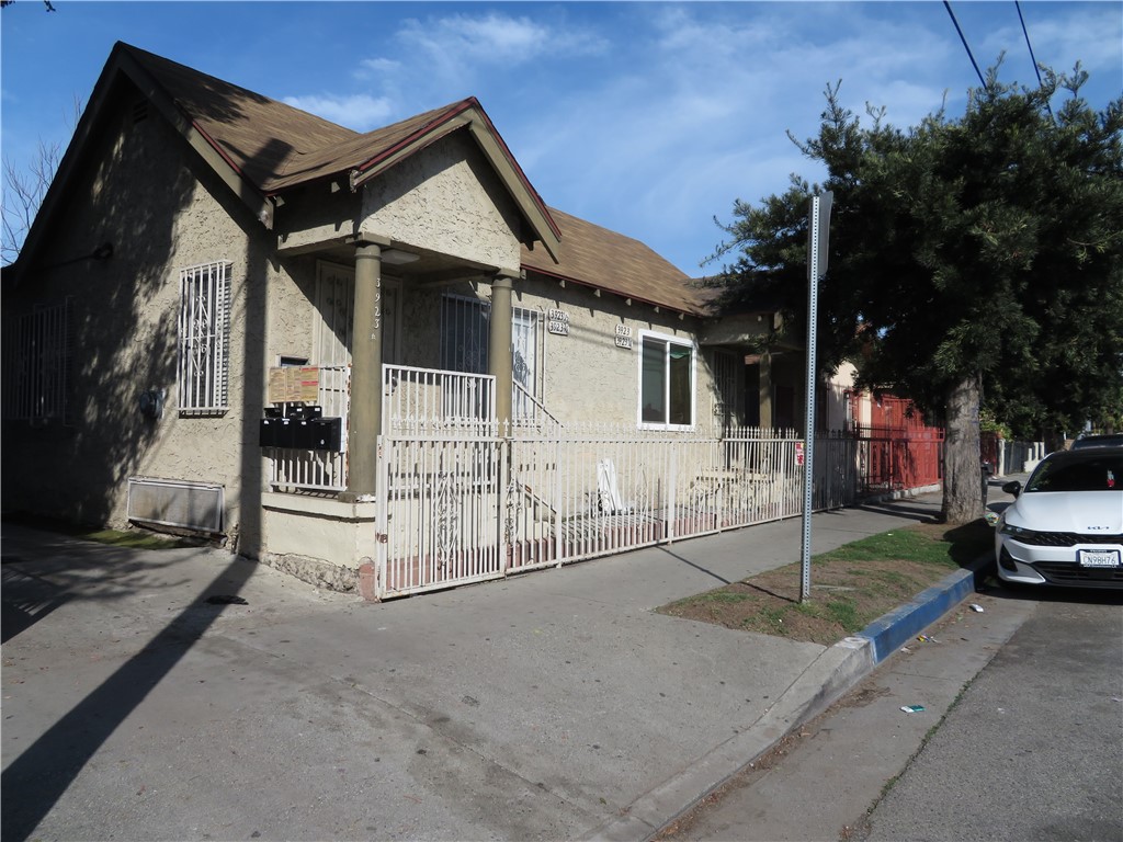 Standard Real Estate Listings Main Image