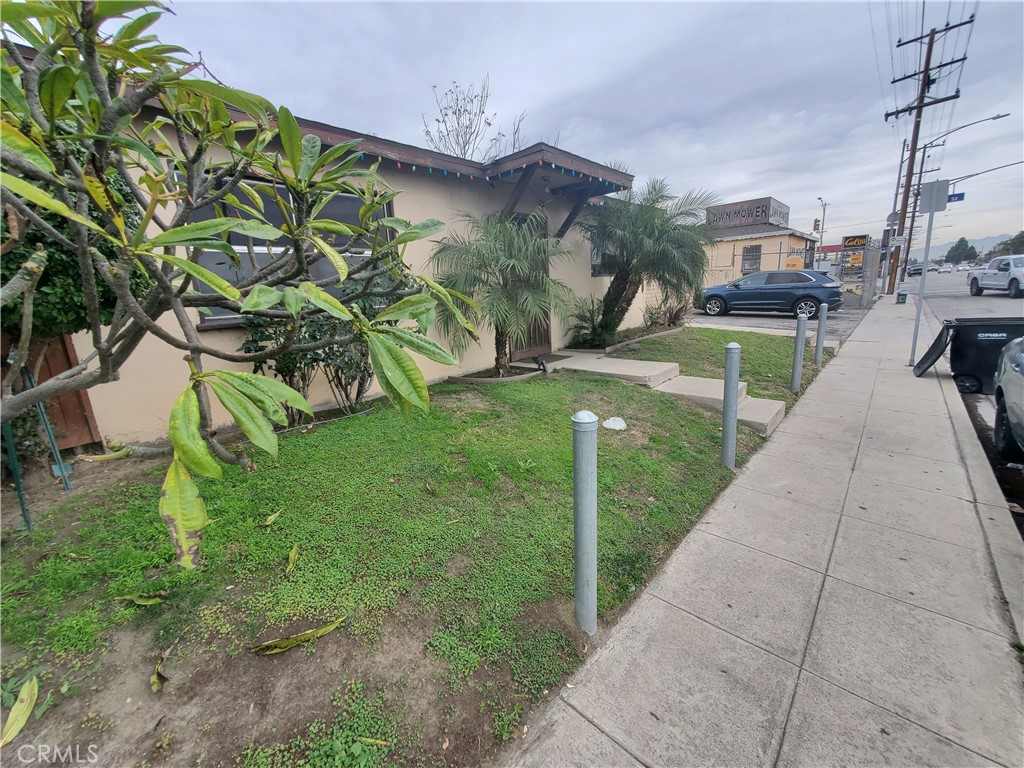 16811 Lakewood Boulevard Property Photo