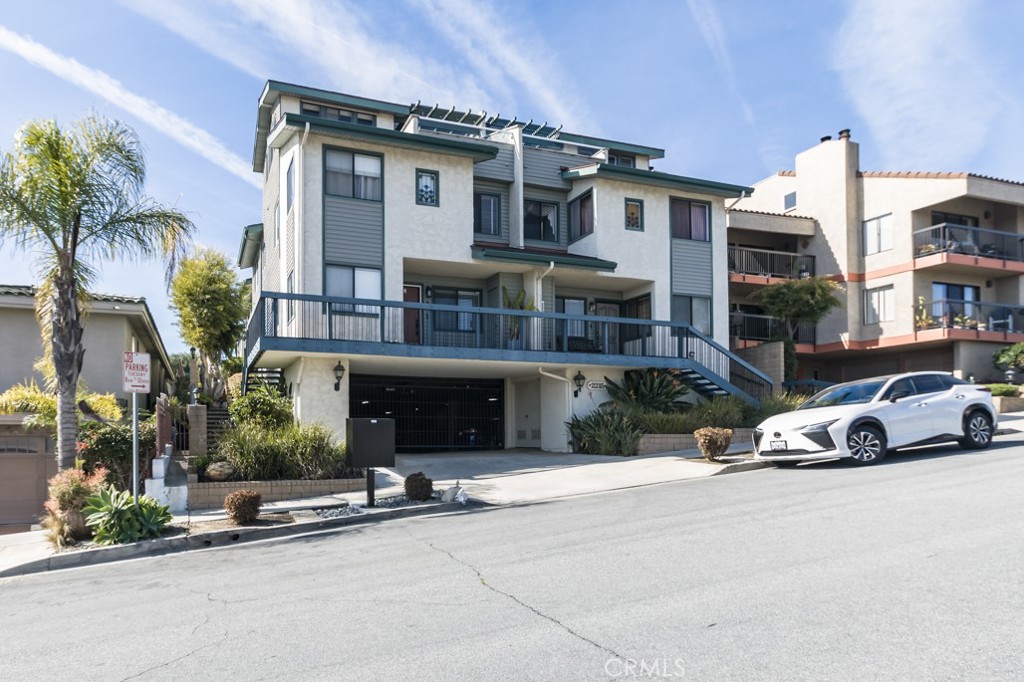 2215 Molino Avenue C Property Photo