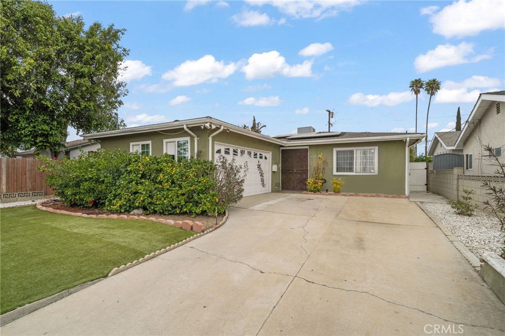 10833 Saticoy Street Property Photo