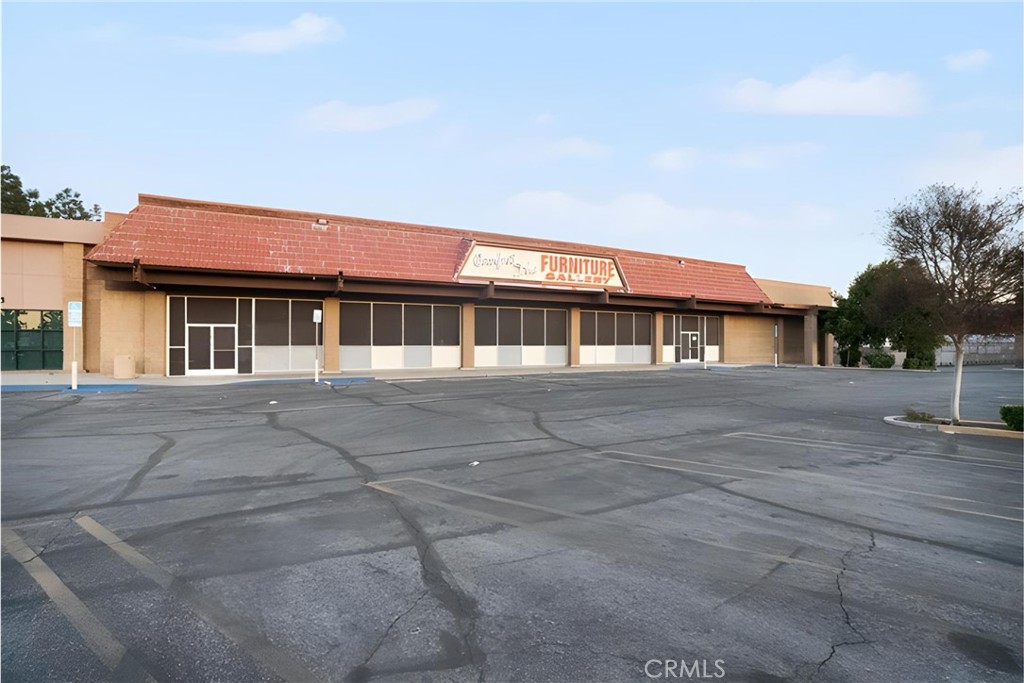 2325 E Florida Avenue Property Photo 6