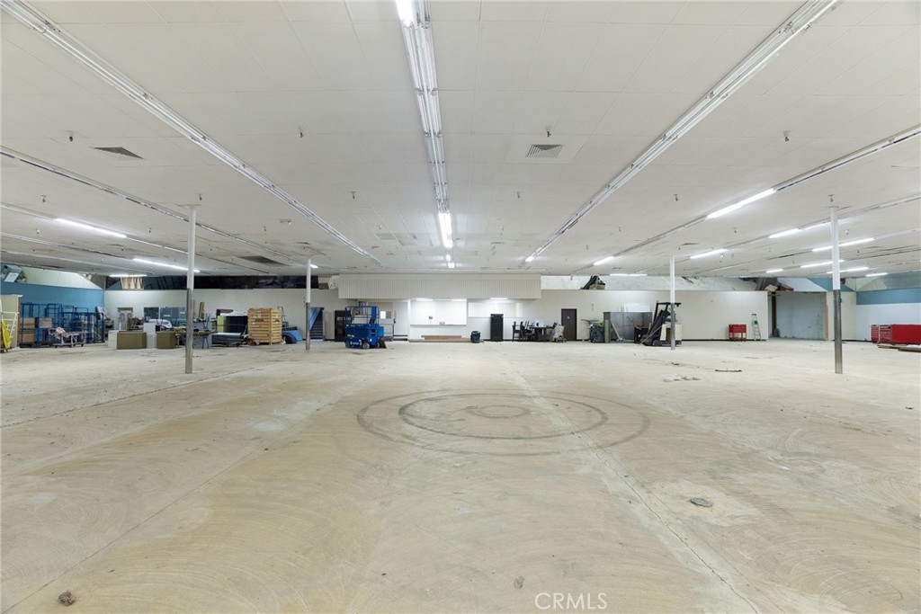 2325 E Florida Avenue Property Photo 12