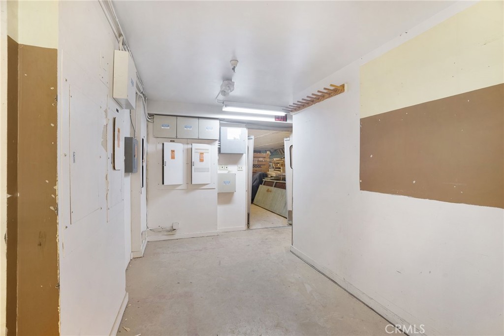 2325 E Florida Avenue Property Photo 16