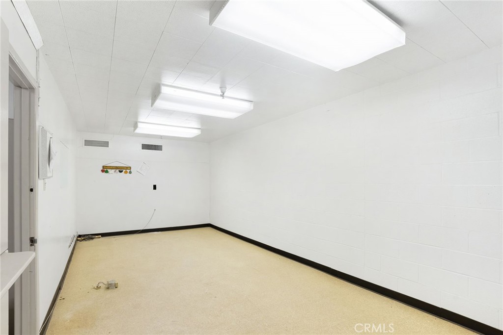 2325 E Florida Avenue Property Photo 23