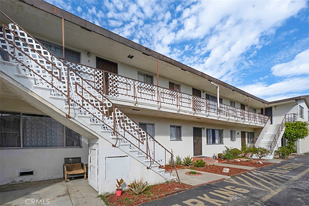 210 N Eucalyptus Avenue Property Photo