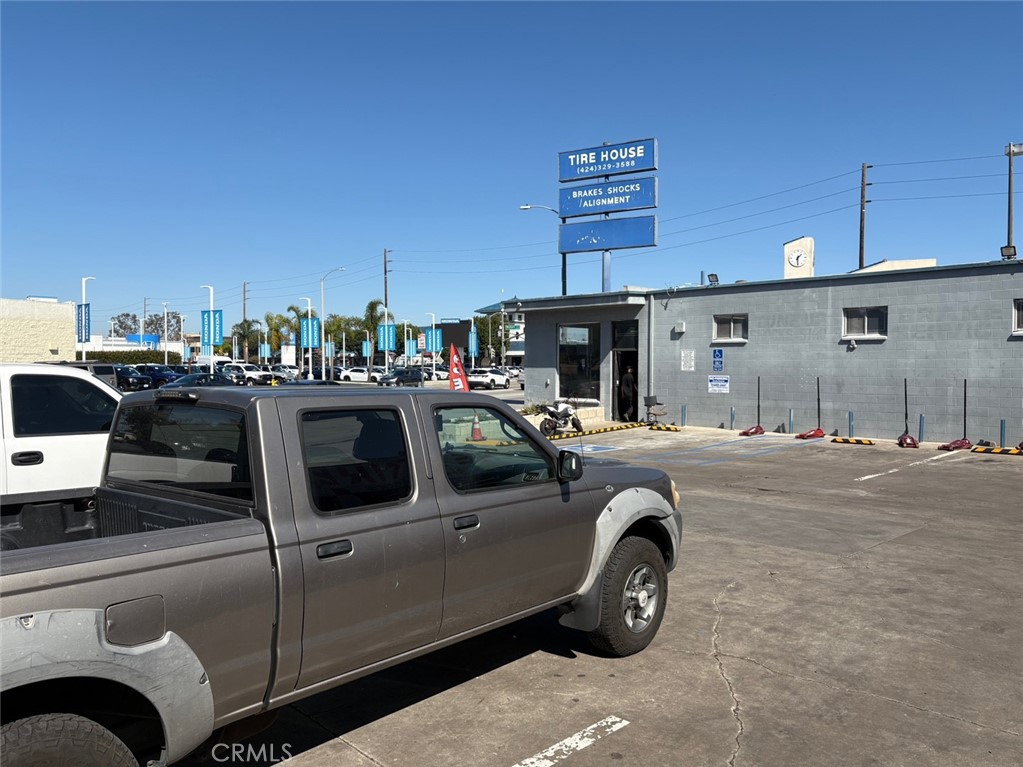 1818 W Redondo Beach Boulevard Property Photo 1