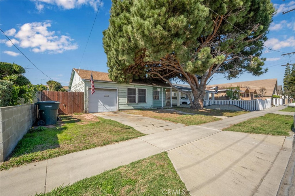 17647 Ardmore Avenue Property Photo