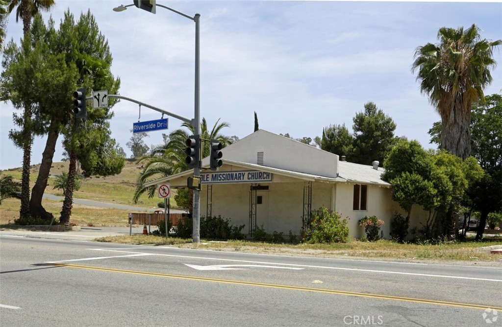 30830 Riverside Drive Property Photo 3