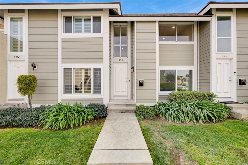 123 Oval Road 2 Property Photo