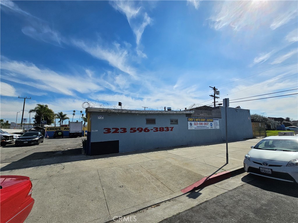 2320 W Vernon Avenue Property Photo