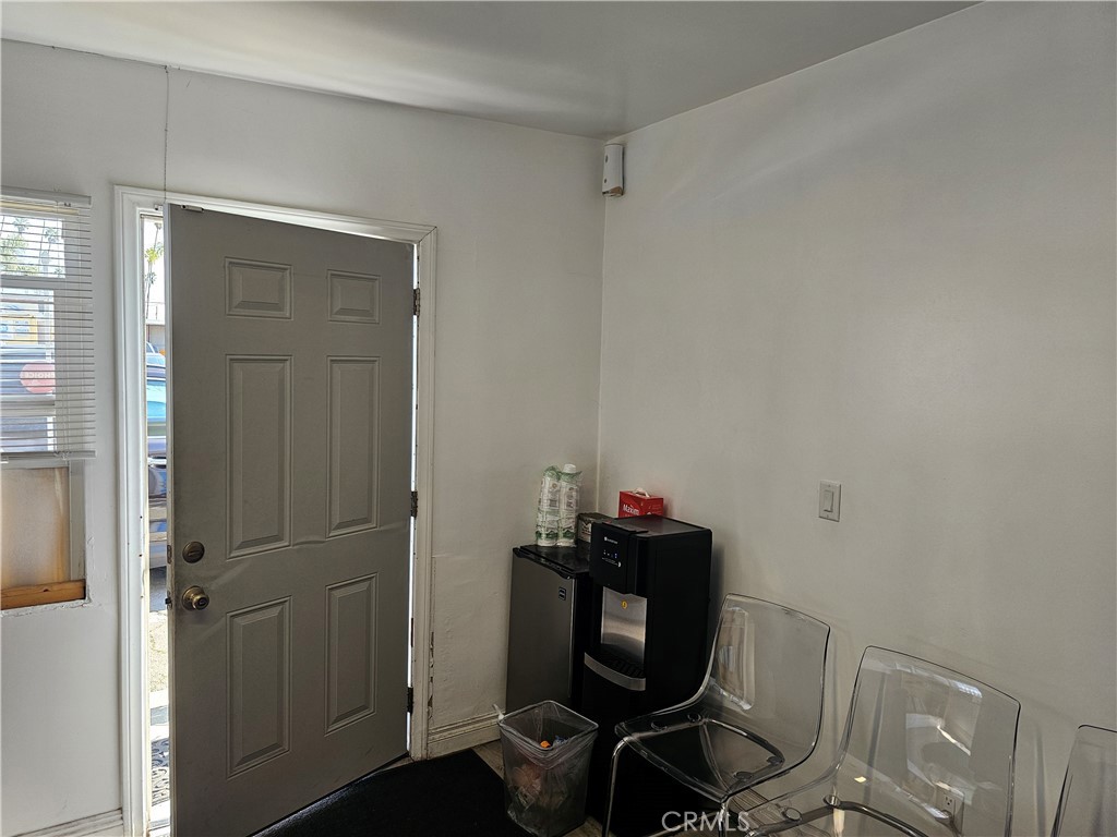 2320 W Vernon Avenue Property Photo 5