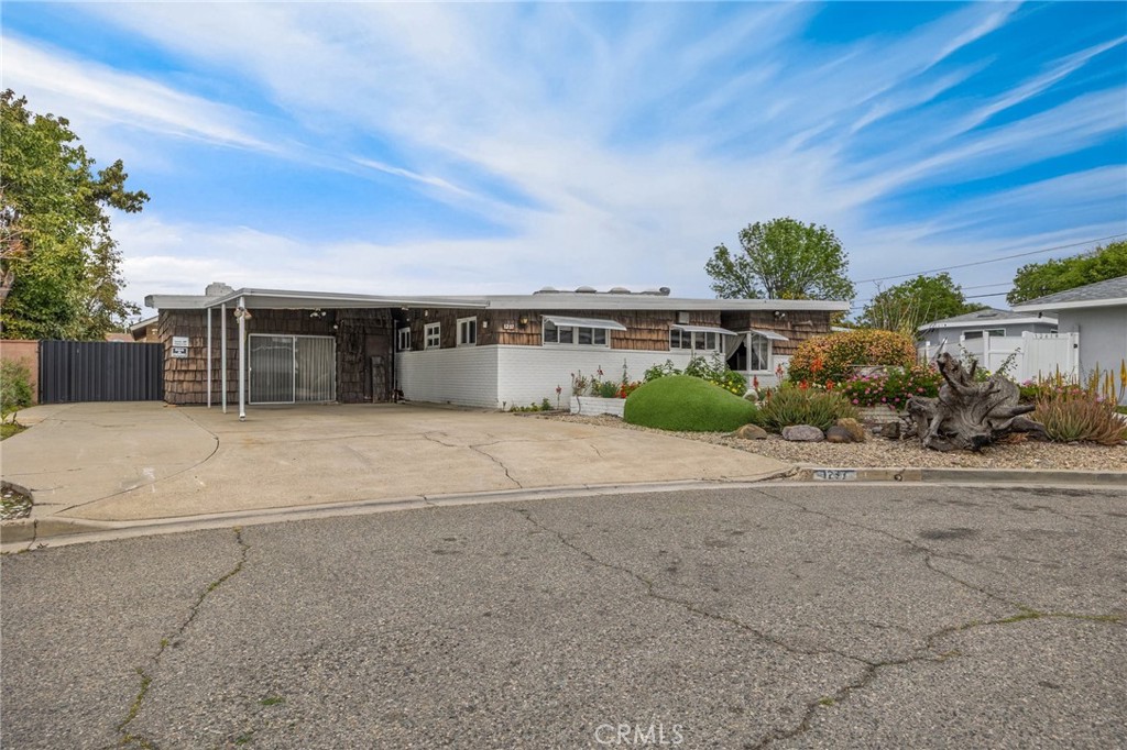 1237 E Crestbrook Place Property Photo