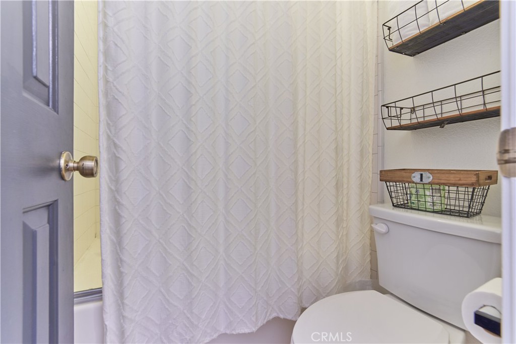 1377 Club View Drive 14 Property Photo 28