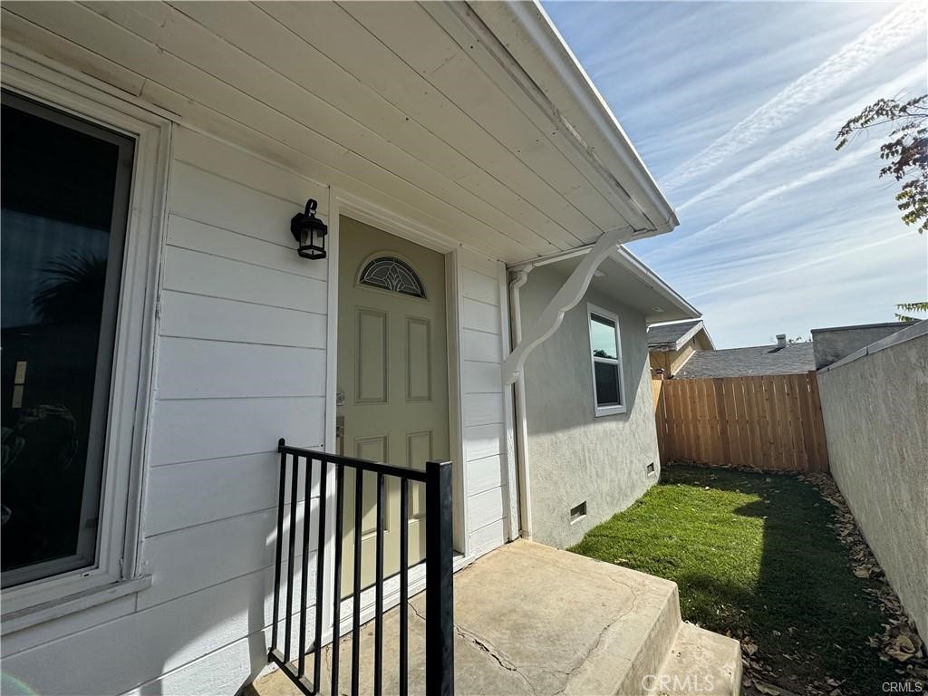 1520 N Fair Oaks Property Photo