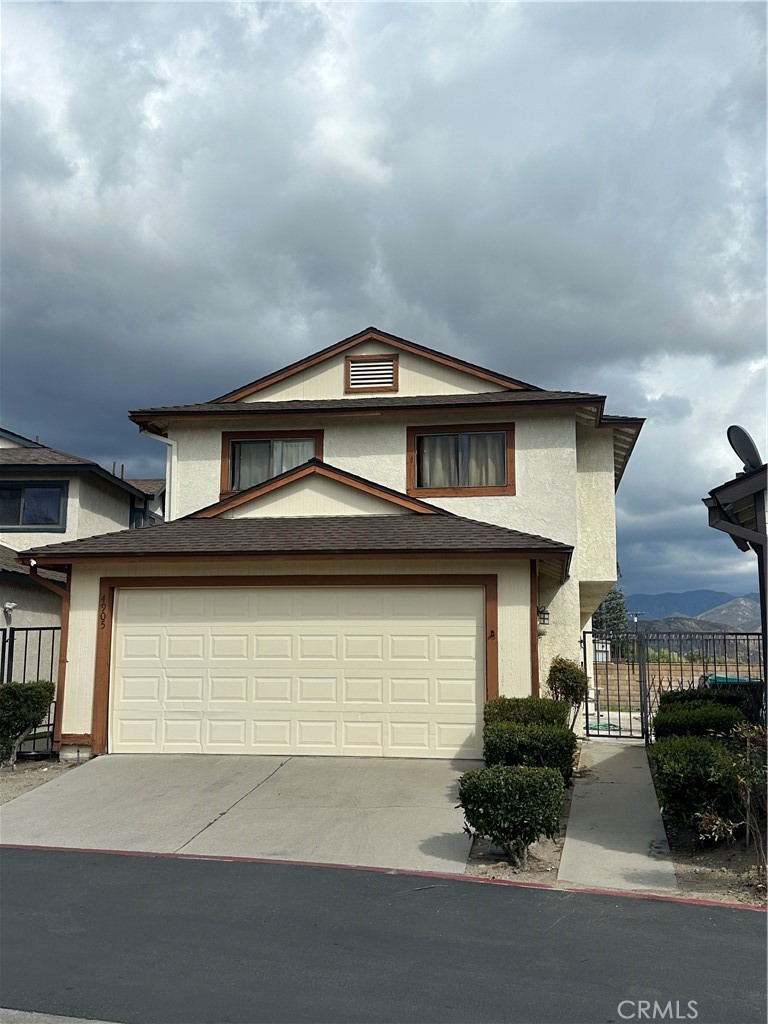 4905 Village Green Way Property Photo 1