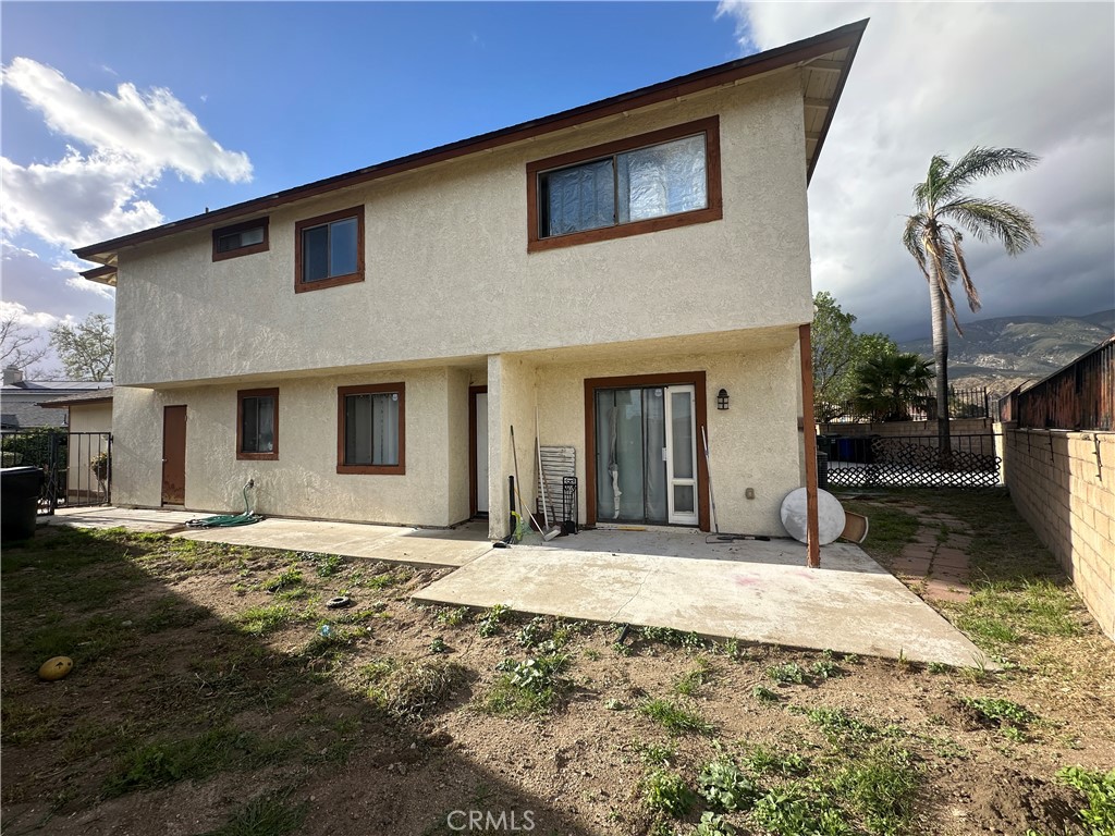 4905 Village Green Way Property Photo 2