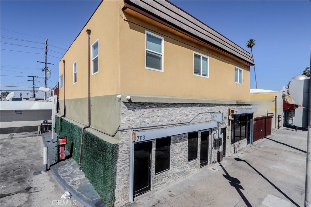 7111 S Broadway Property Photo