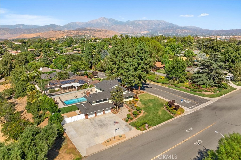 30746 E Sunset Drive S Property Photo 3