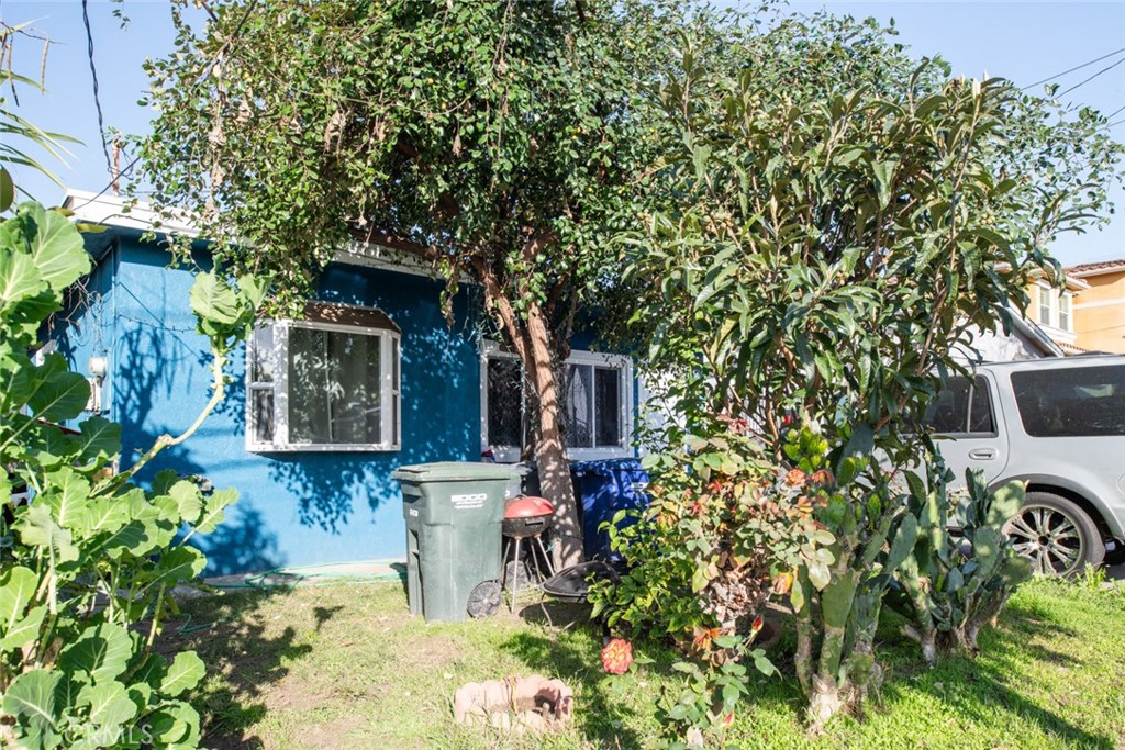 1871 Junipero Avenue A Property Photo 2
