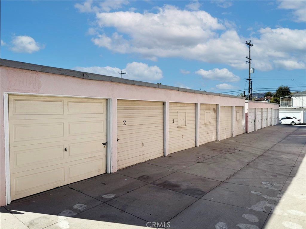 416 422 E Windsor Road Property Photo 9