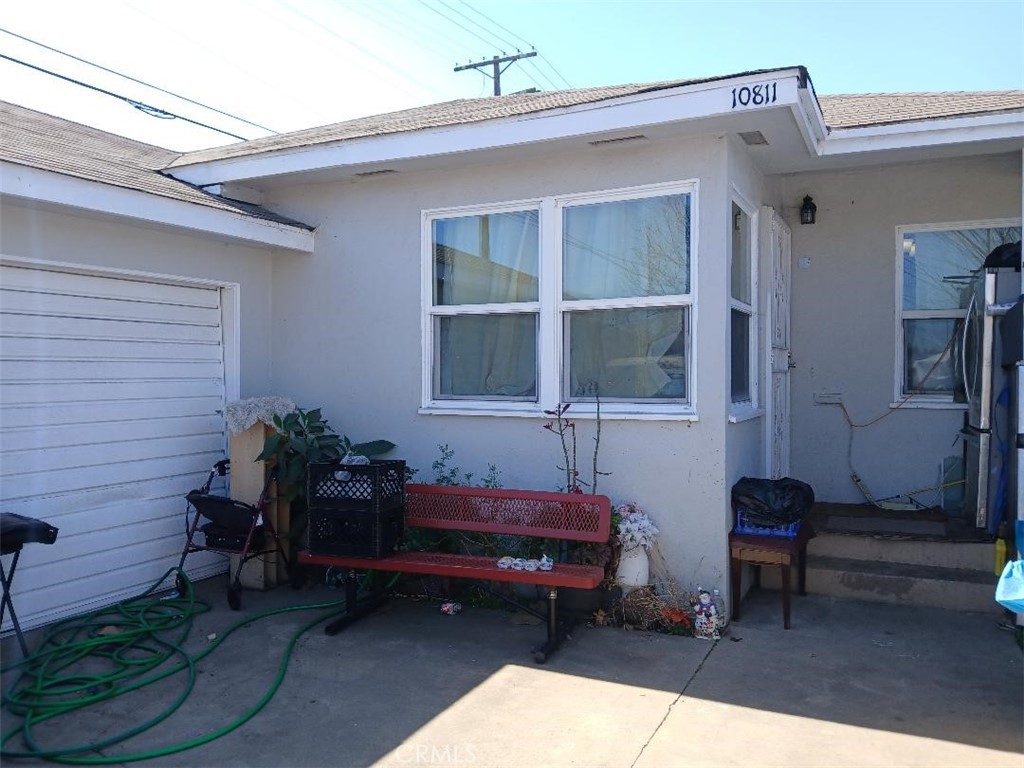 10811 S San Pedro Street Property Photo