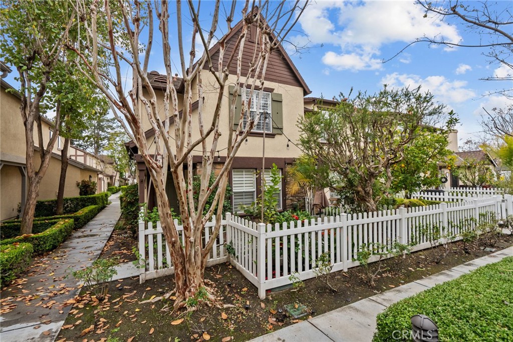 66 Three Vines Court Property Photo