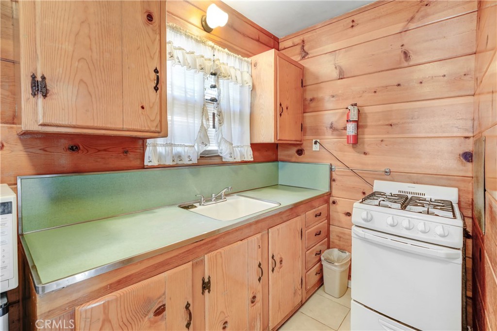 1098 State Hwy 2 Property Photo 5