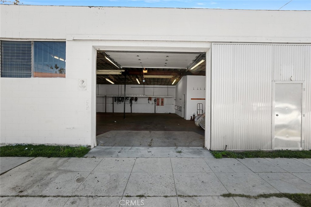 1900 E Anaheim Street Property Photo 9