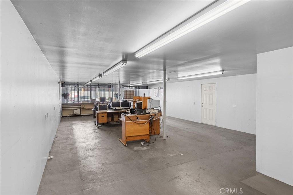 1900 E Anaheim Street Property Photo 11