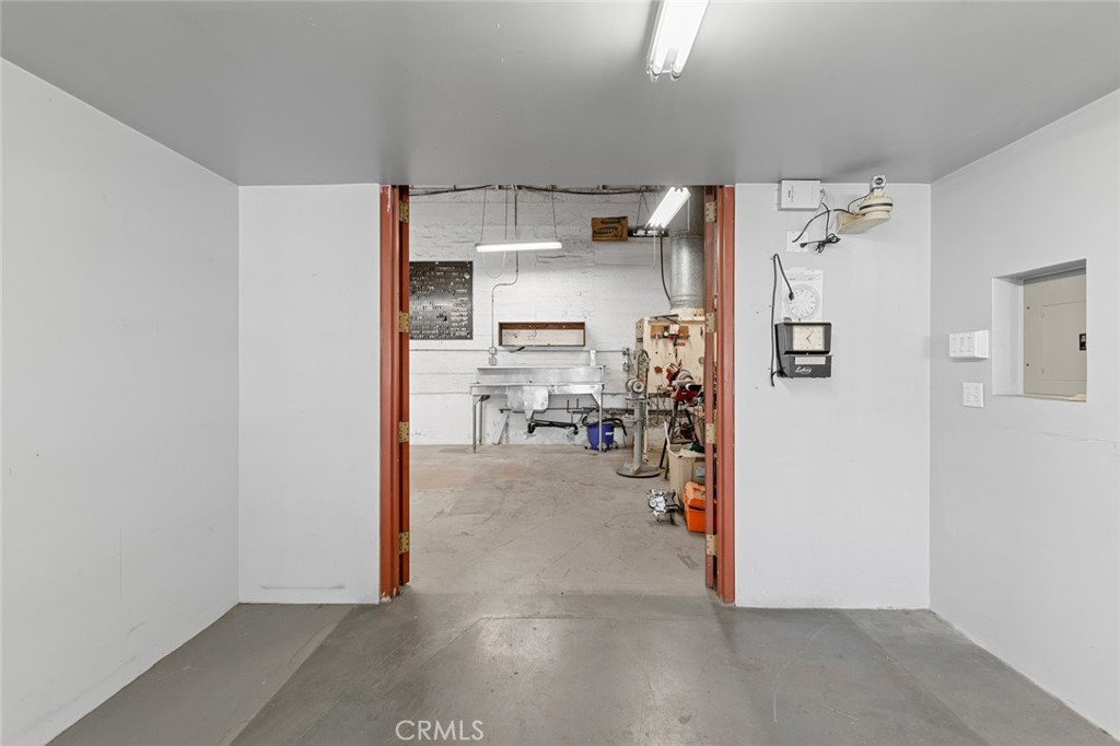 1900 E Anaheim Street Property Photo 16