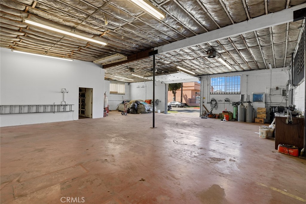 1900 E Anaheim Street Property Photo 23