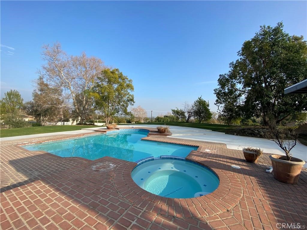 8661 Beechwood Drive Property Photo 6