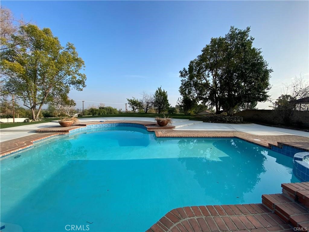 8661 Beechwood Drive Property Photo 7