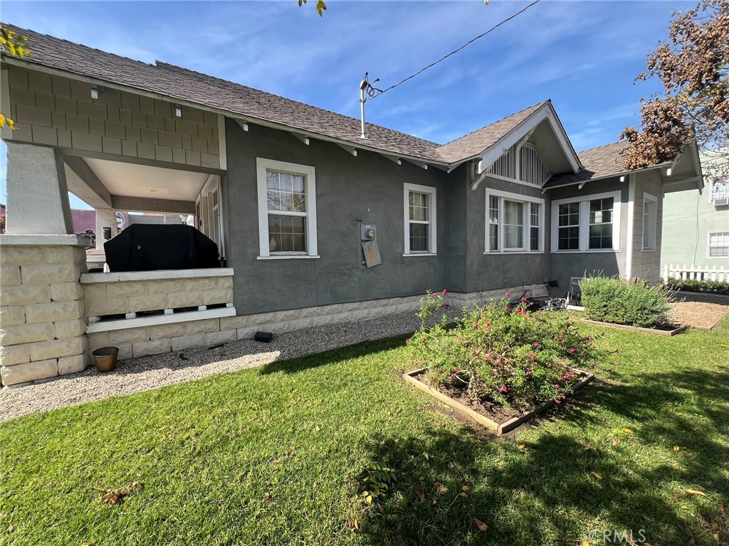 1545 E 4th Street Property Photo 3